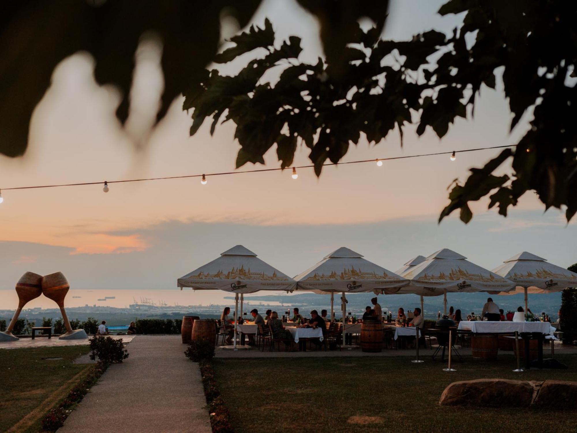 Wine Paradise - Glamping Resort Marezige Exterior photo